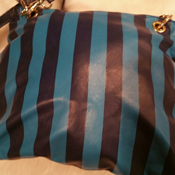 Striped blue on blue.Marc Fisher shoulder/cross - Picture 5 of 8